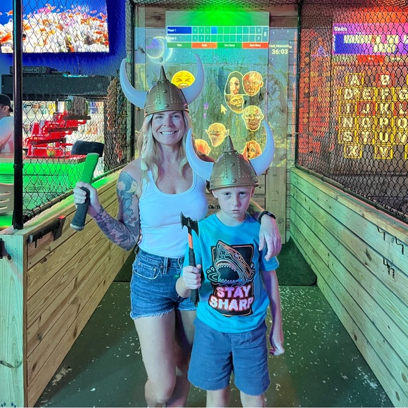 Meet your Posher, Amanda - Picture 5 of 7